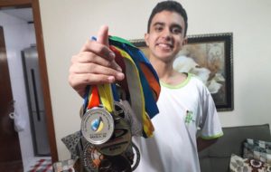 6a51feb3-6b2b-4476-89e5-30cb2c68bdfa-300x190 Aluno do Ifes conquista o ouro  na Obmep pela 3ª vez seguida