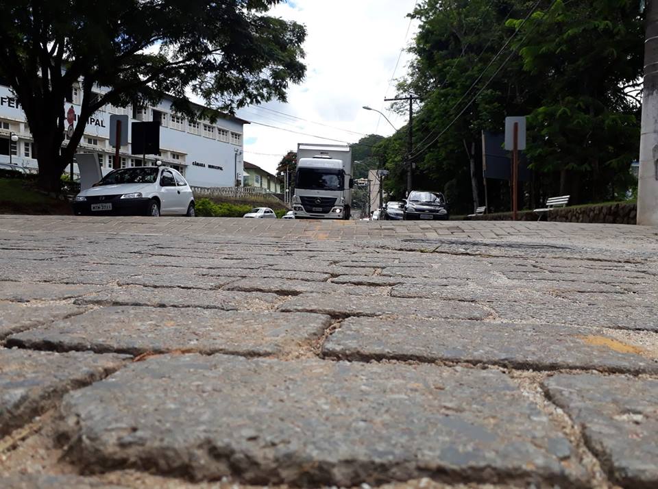 51469801_10213639334637968_1233352055783948288_n Falta de sinalização provoca acidentes em lombadas