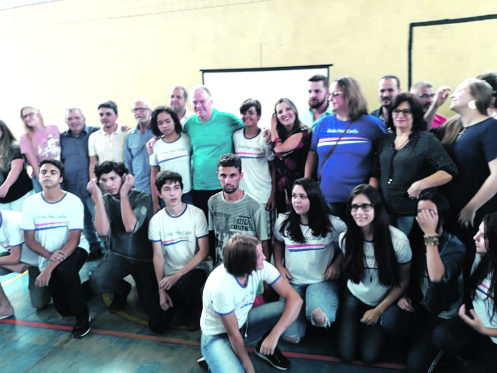 WhatsApp-Image-2019-03-31-at-21.23.25-1024x768 Governador assina ordens de serviço