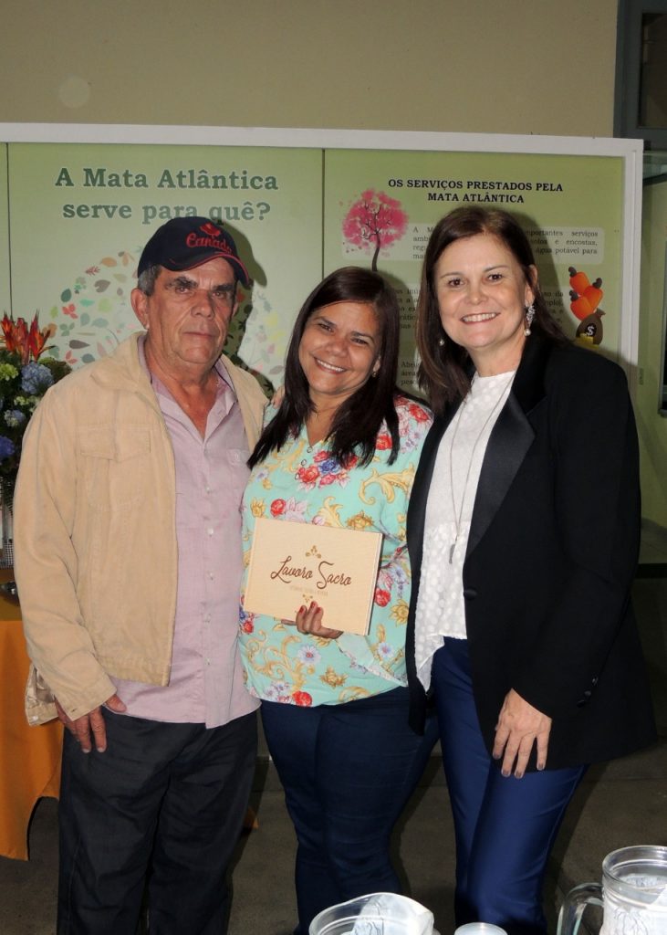 WhatsApp-Image-2019-09-30-at-11.06.09-2-731x1024 Mônica Seidel lança "Lavoro Sacro"