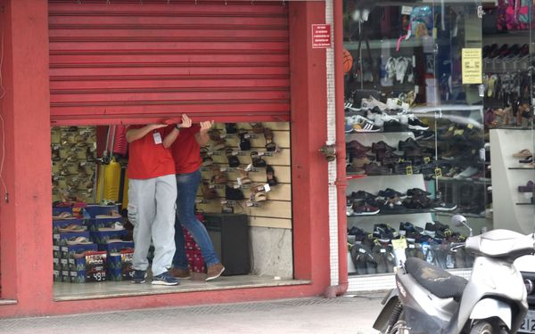 comercio-na-avenida-expedito-garcia-em-campo-grande-decreto-para-fechamento-de-lojas-vai-ate-semana-que-vem-215456 Sob regras, capixabas abrem os comércios