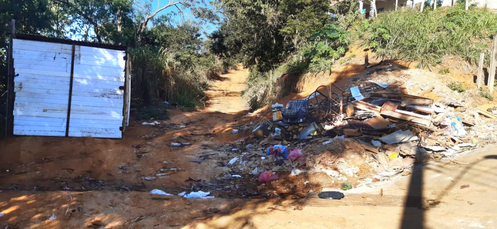 tratada-1024x473 Entulho e lixo incomoda moradores de Barracão