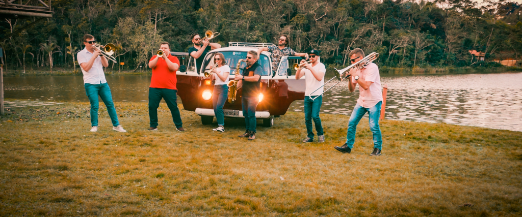 Foto-do-clipe-da-Kombi-2-1024x427 Santa Teresa é cenário do novo clipe da Seven Brass Band