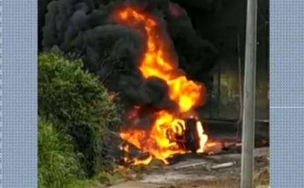 WhatsApp-Image-2021-05-10-at-14.17.38 Motorista morre após caminhão tanque pega fogo&nbsp;