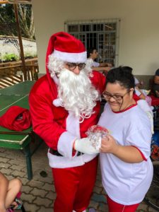 9e01a670-893a-4a16-aebb-257bf6094e7a-225x300 Papai Noel do Esporte espalha alegria no dia 22 e 23
