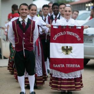 45643866_174664833478301_4126159254312714240_n-300x300 Inscrições abertas para novos integrantes dos grupos de danças do Circolo Trentino 