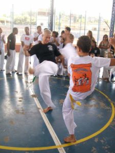 d84f0aad-202e-445a-b720-9f8ad6b874e3-225x300 Mestres de Capoeira visitam Santa Teresa no batizado e troca de cordas