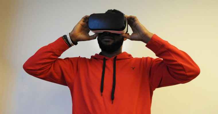 man-with-vr-1 Virtual Reality (VR) may be the future technology that might rule the globe
