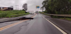Novo-ponto-300x146 Chuvas deixam 5 rodovias interditadas no ES