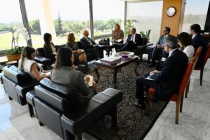 FwawnTAacAAy3hO-300x200 Geraldo Alckmin se reúne com Klaus Schwab. 