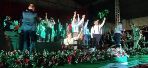 68148f82-224d-4f98-8e75-b073271cc685-300x138 Musical  “Un Viaggio Nella Nostra Storia II” se apresenta na sexta (16)