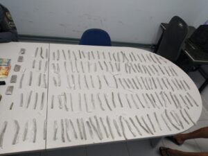 WhatsApp-Image-2023-06-01-at-07.08.01-300x225 POLÍCIA MILITAR RECUPERA ARMA FURTADA E APREENDE GRANDE QUANTIDADE DE DROGAS EM SANTA TERESA.