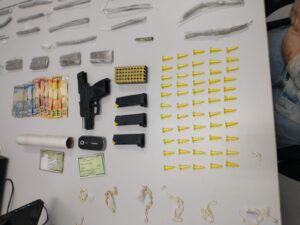 WhatsApp-Image-2023-06-01-at-07.08.02-300x225 POLÍCIA MILITAR RECUPERA ARMA FURTADA E APREENDE GRANDE QUANTIDADE DE DROGAS EM SANTA TERESA.