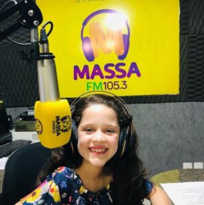 9dfde590-ff28-4f77-84a6-9862e612d3da-298x300 Criança de Santa Teresa participa dos Famosos da Internet no programa da Eliana