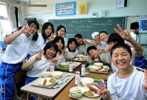 Awebic-Escolas-Japonesas-4-300x205 10 fatos sobre a educação japonesa para inspirar as escolas brasileiras