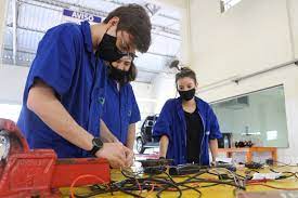 download Um a cada dez jovens cursa ensino técnico no Brasil; muito abaixo da média dos países da OCDE