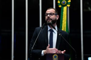 imagem_materia-300x199 Alexandre Garcia será processado pela AGU por questionar abertura de barragens