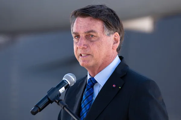 jair-bolsonaro-discursando-em-um-microfone MST, PT, Psol e PCdoB defenderam Hamas