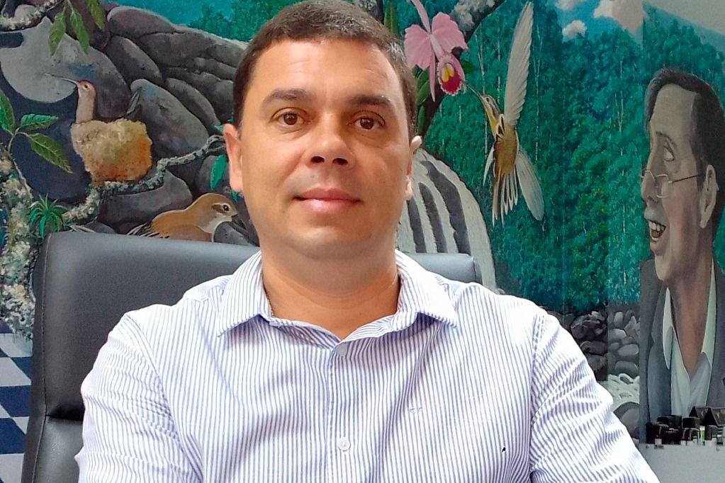 b2ap3_large_vereador_bruno_araujo_sta_teresa_elan_costa Processo, busca e apreensão contra autor de livro erótico em Santa Teresa