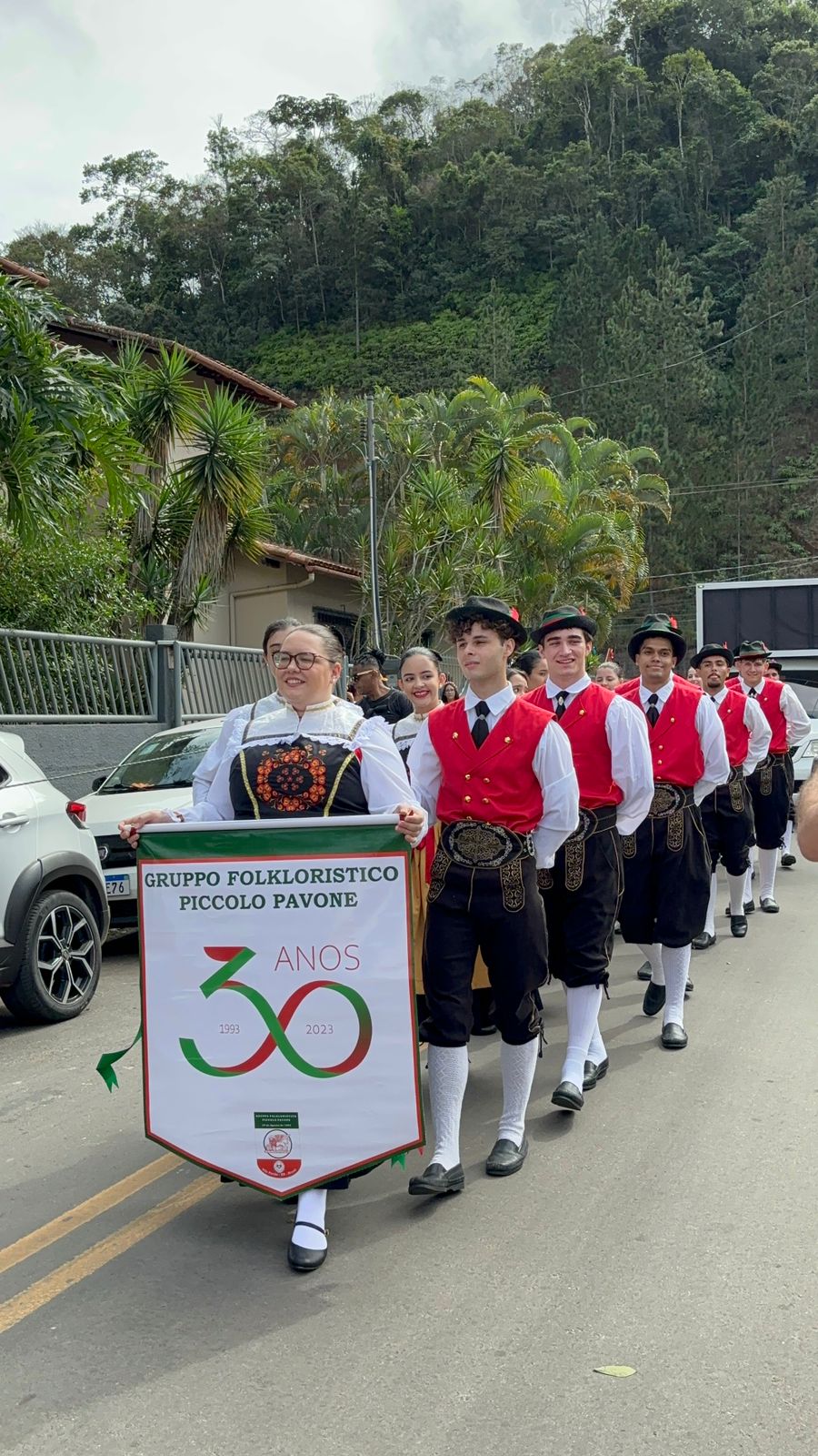 2f202832-0bf3-4c0e-b55f-05aa2b1b6d0a Carretella em Santa Teresa surpreendeu com o belo desfile