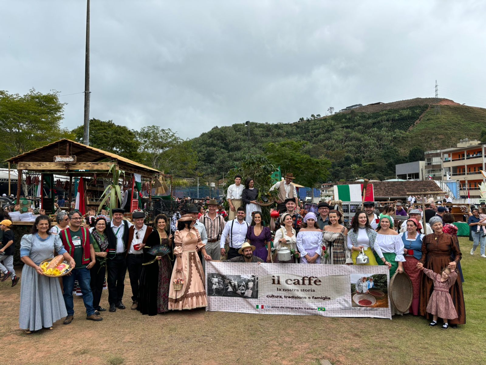 5695de0a-73c7-485b-ad29-a589bc27cf7d Carretella em Santa Teresa surpreendeu com o belo desfile
