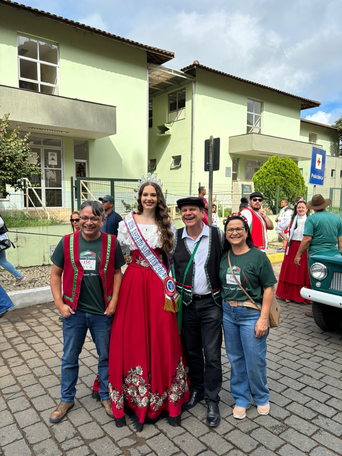 5d65b659-6cc2-488c-b80b-bffac008848f Carretella em Santa Teresa surpreendeu com o belo desfile