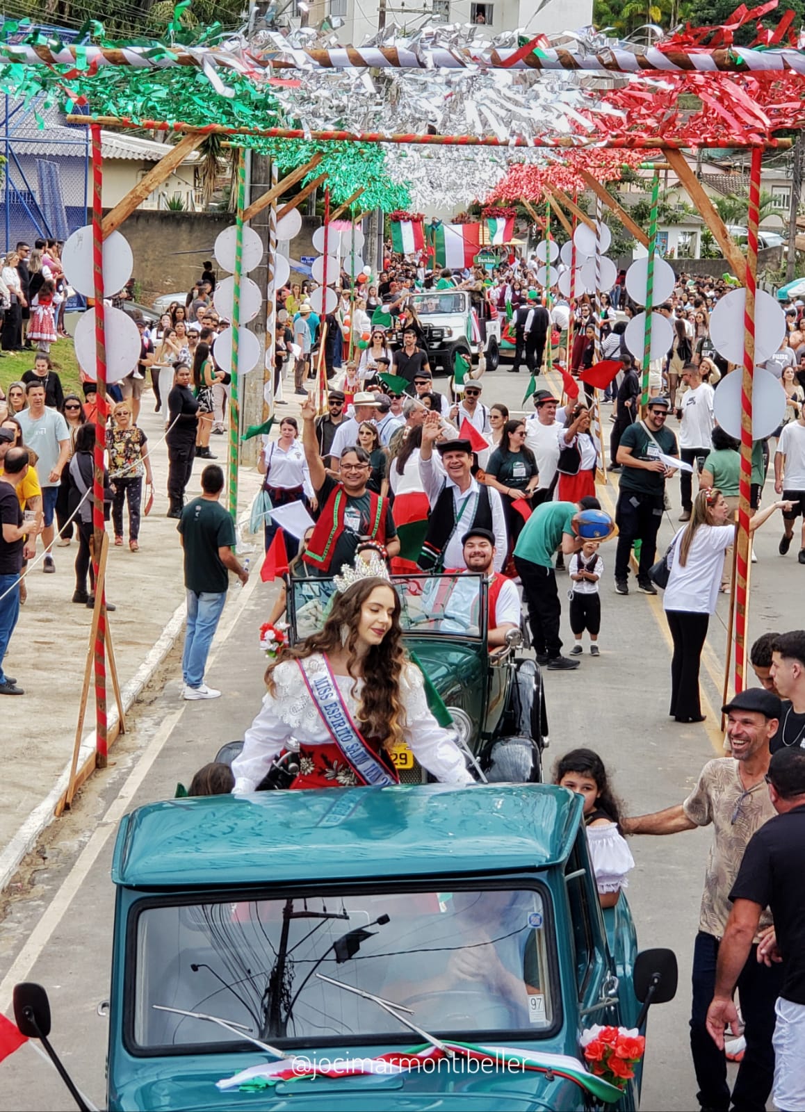 819bdde1-df4f-4b4b-8f35-b7418100de1c Carretella em Santa Teresa surpreendeu com o belo desfile