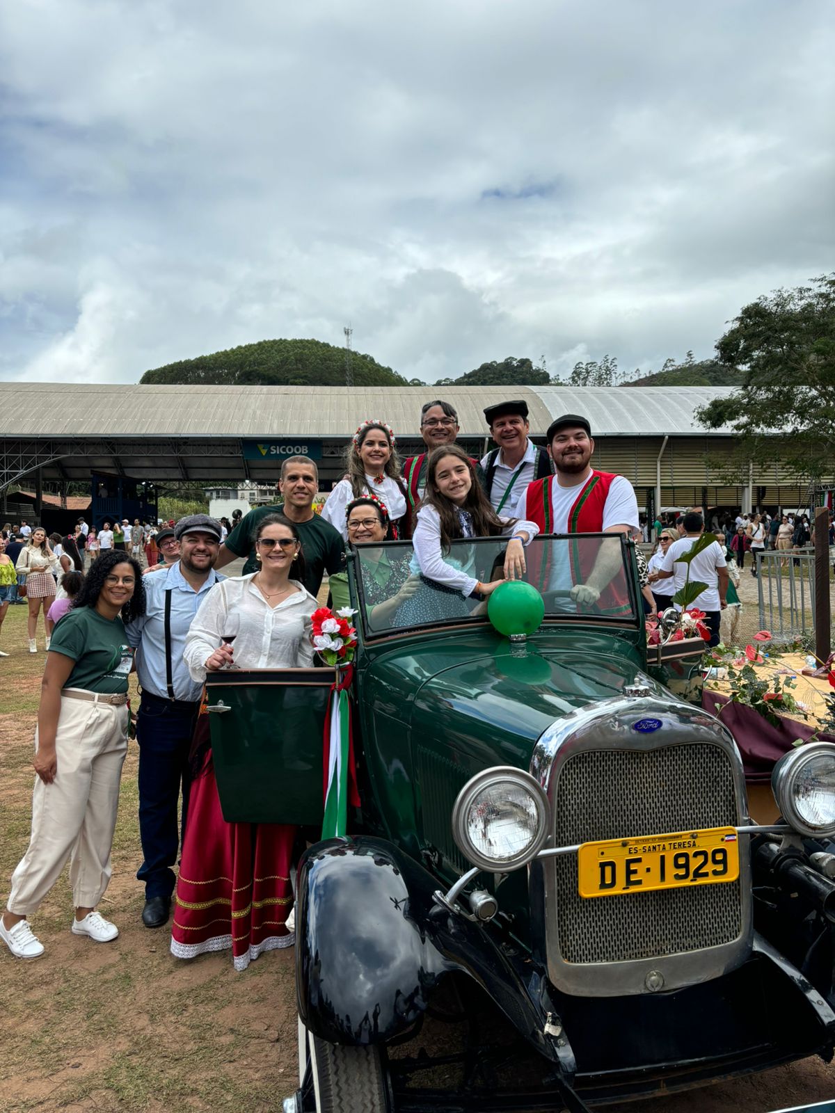 d5191aae-dbfb-47f9-8461-2f15980946f1 Carretella em Santa Teresa surpreendeu com o belo desfile