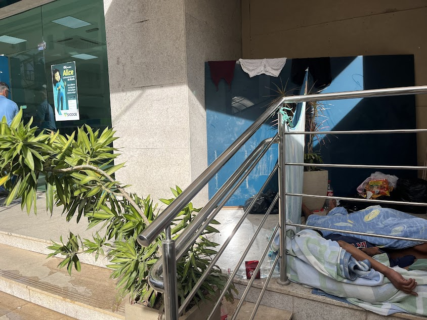 mat Moradores reclamam de invasão dos pop ruas no Centro de Santa Teresa