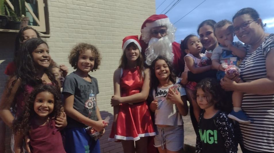 49af4b49-be00-4ada-988b-051a0fe82a67 Dia 21 têm papai Noel nas ruas de Santa Teresa