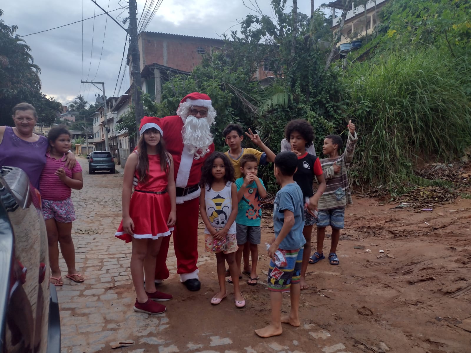 85bf23f8-f224-4f6c-bd1f-b9061eb2efd0 Dia 21 têm papai Noel nas ruas de Santa Teresa