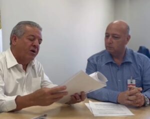 WhatsApp-Image-2026-06-03-at-06.00.51-300x238 Monitores escolares protocolam abaixo assinado na Comissão de Segurança da Ales 