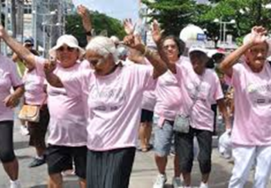 Caminhada abre campanha  de sensibilização contra a violência a idosos