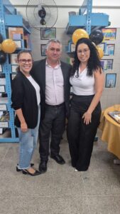 288509e4-d68b-47a5-8d2d-5cfe9850f6d7-169x300 Alunos tem intercâmbio cultural com escritor chileno