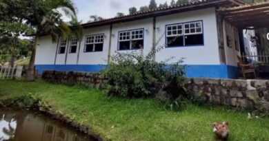 Dona da Casa um restaurante na fazenda, a beira do lago
